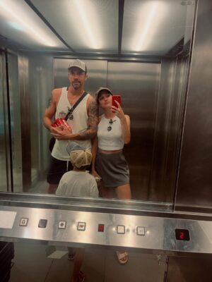 Lodovica Comello Instagram - Mangiare, dormire, nuotare, repeat.