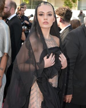 Lola Antolinos Instagram - 78th Cannes Film Festival

Là où l’Art devient langage universel.
Un privilège de marcher aux côtés de ceux qui transforment l’intangible en lumière.
Merci aux rêveurs, aux faiseurs, aux magiciens du réel.
Je vis pour ces instants suspendus, pour pouvoir à mon tour vous offrir qui je suis à travers mon art.

Everyday and forever grateful. 

glam by @diorbeauty @rickywilsonbeauty 
hair @dysonbeauty_fr @romaindurandhair 
dress @siegenthaler_official 
jewelry @placevendome.fr 
stylist @lemarquandlaura 

Mom I said it and I did it. 🥹