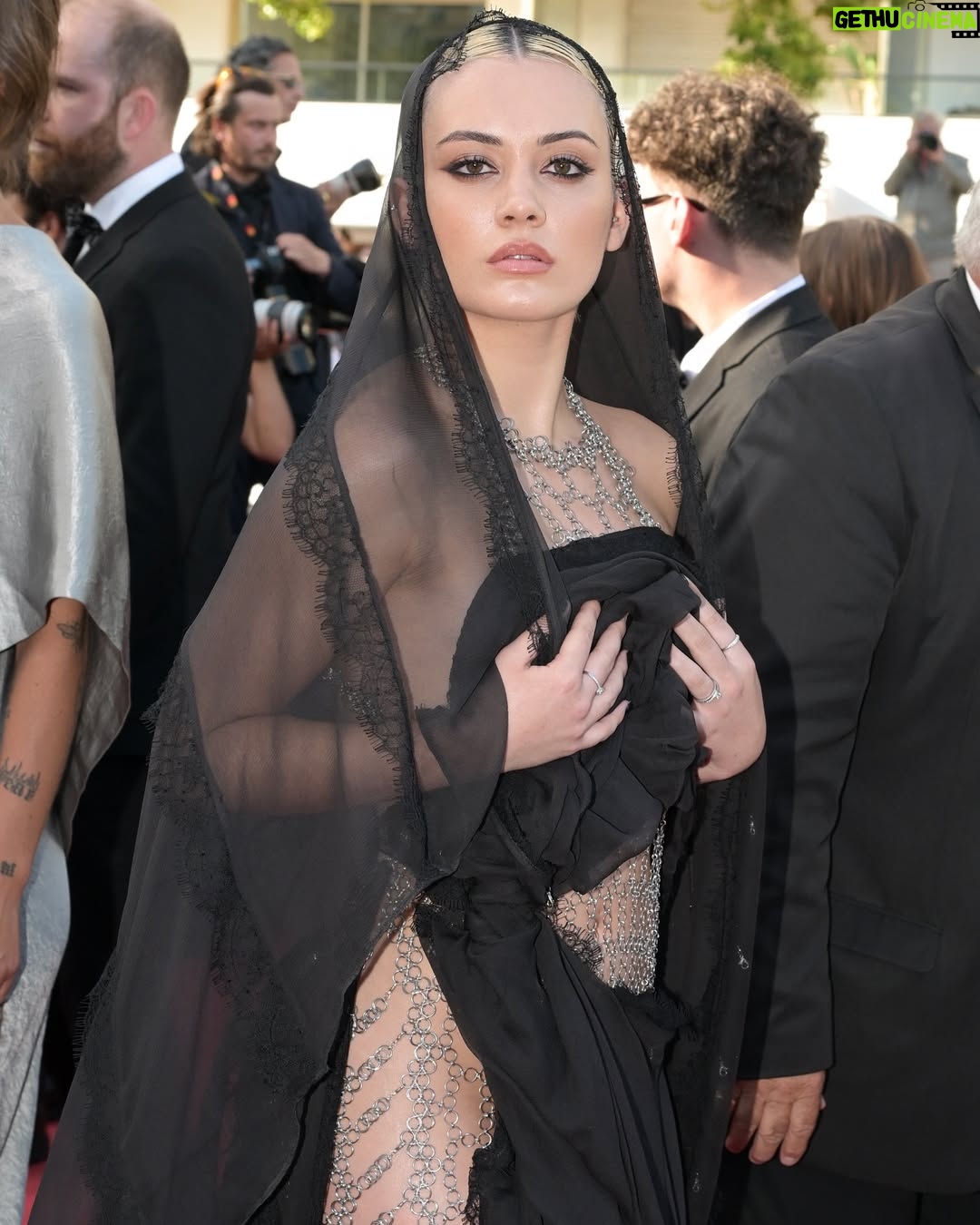 Lola Antolinos - 4.6K Likes - 78th Cannes Film Festival

Là où l’Art devient langage universel.
Un privilège de marcher aux côtés de ceux qui transforment l’intangible en lumière.
Merci aux rêveurs, aux faiseurs, aux magiciens du réel.
Je vis pour ces instants suspendus, pour pouvoir à mon tour vous offrir qui je suis à travers mon art.

Everyday and forever grateful. 

glam by @diorbeauty @rickywilsonbeauty 
hair @dysonbeauty_fr @romaindurandhair 
dress @siegenthaler_official 
jewelry @placevendome.fr 
stylist @lemarquandlaura 

Mom I said it and I did it. 🥹
