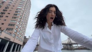 Lorde Instagram - My new music video What Was That. As little between us as possible. Aliveness over prowess. Naïveté over disenchantment. I LOVE YOU WE START HERE 𝑳ĿŁု⑷♶