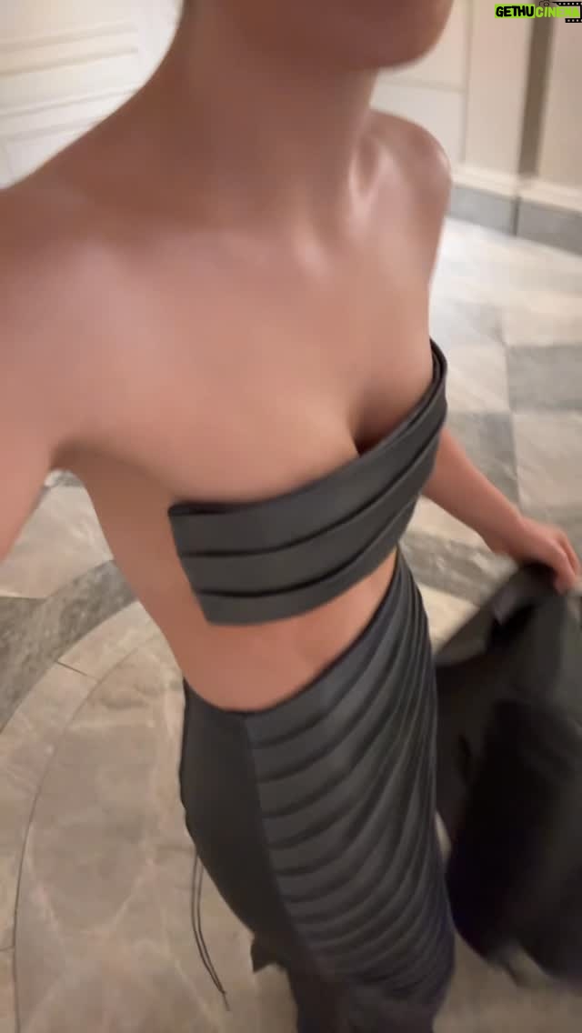 Lorde - 434.5K Likes - Hide your forks