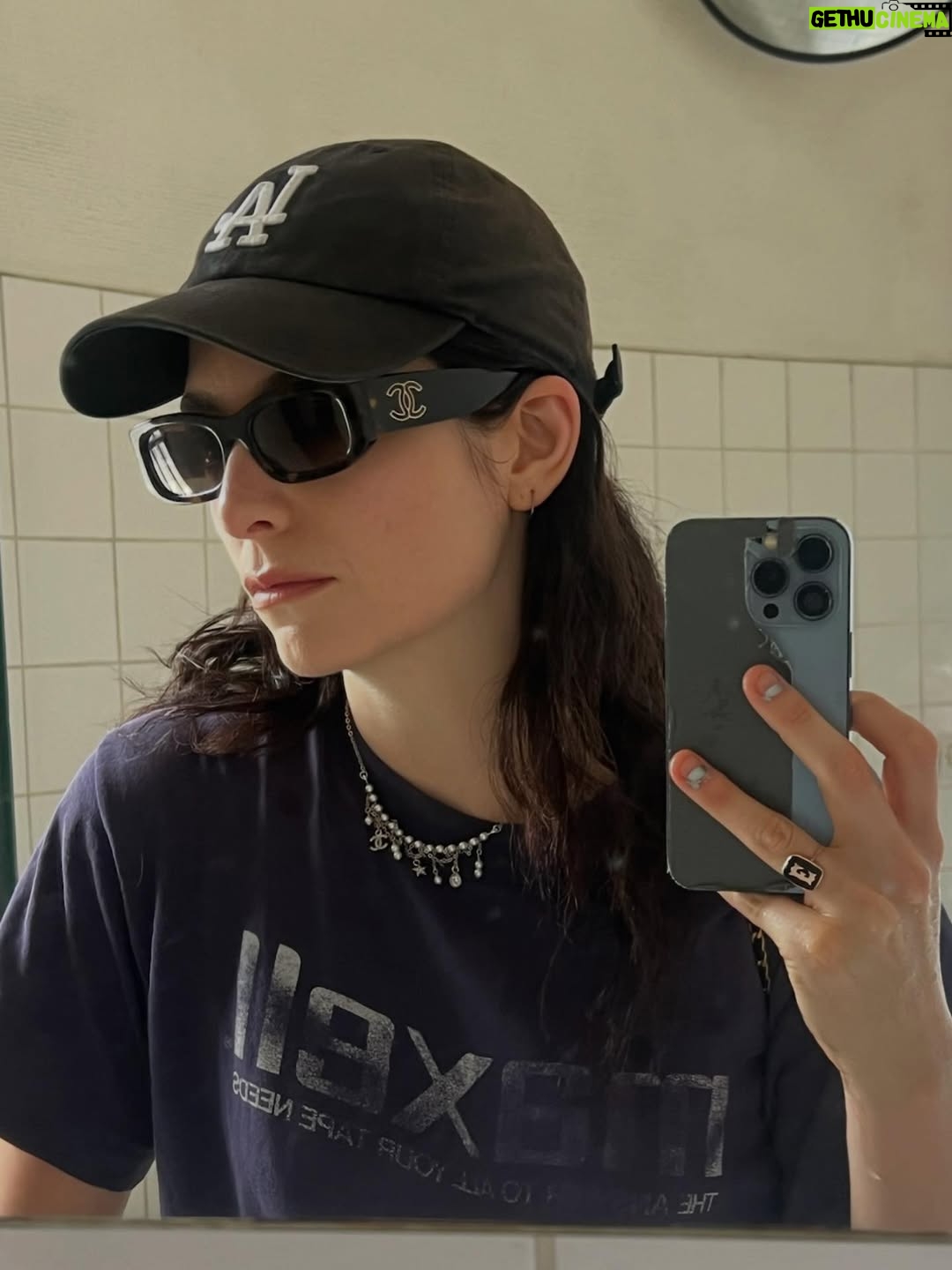 Lorde - 438.1K Likes - 