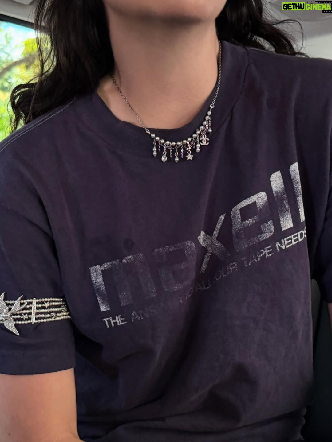 Lorde - 438.1K Likes - 