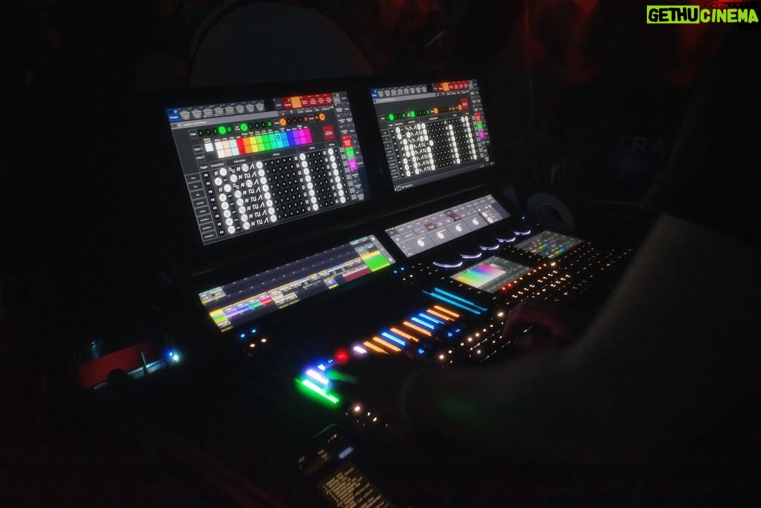 Lorde - 413.4K Likes - Played Virgin in full at Baby’s last night