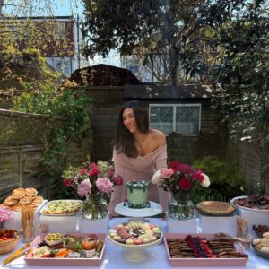 Lorena Andrea Instagram - Birthday was filled with an abundance of flowers, a dreamy spread, so much dancing, endless laughing, and the sweetest Snow White inspired cake 🎂💐💃🏽

Feeling so loved and grateful 🩷✨