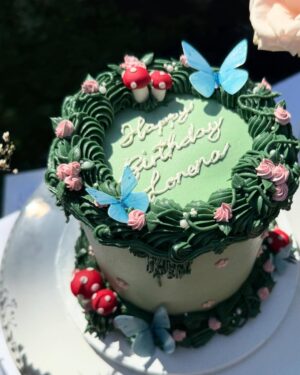 Lorena Andrea Instagram - Birthday was filled with an abundance of flowers, a dreamy spread, so much dancing, endless laughing, and the sweetest Snow White inspired cake 🎂💐💃🏽

Feeling so loved and grateful 🩷✨