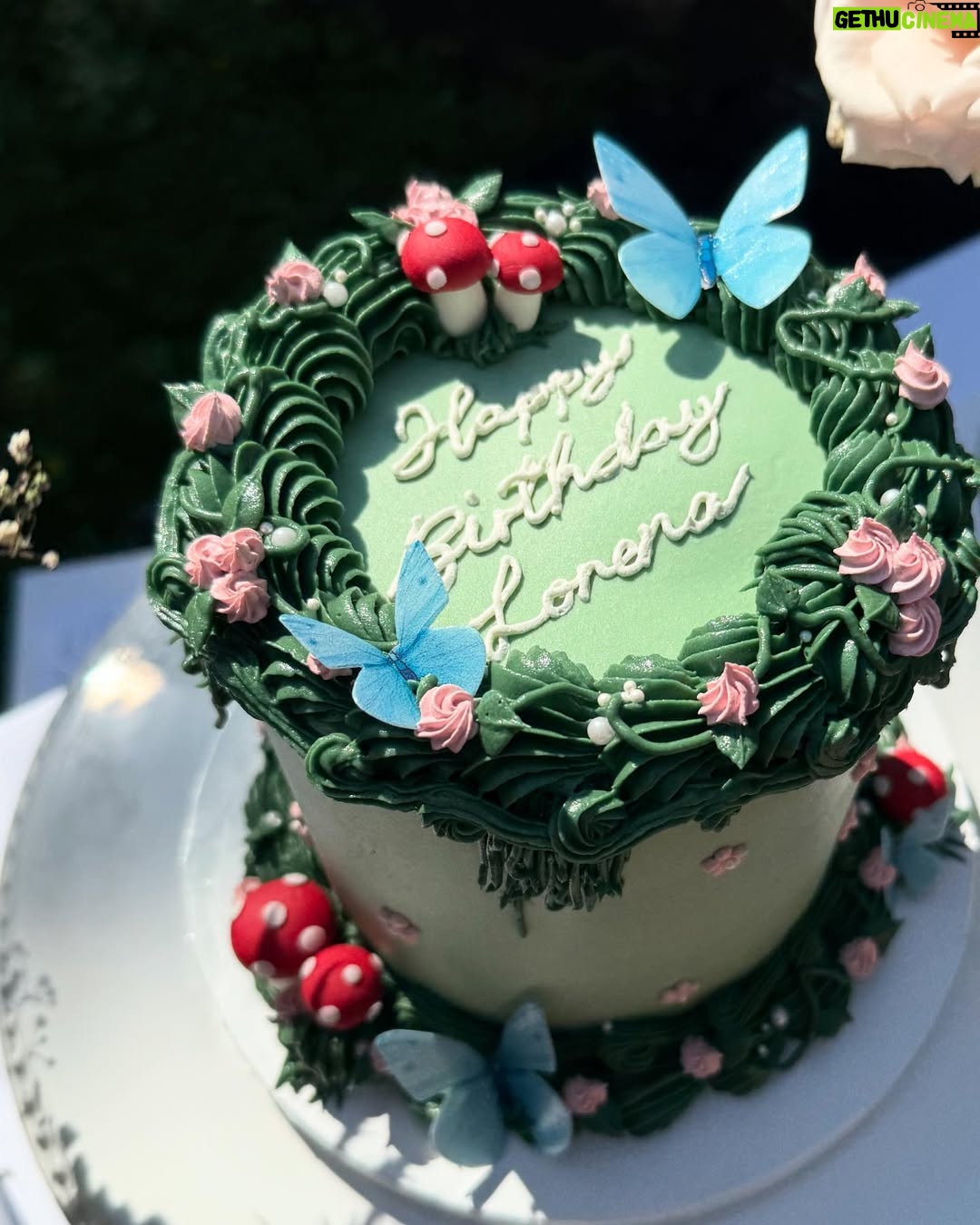 Lorena Andrea - 2.3K Likes - Birthday was filled with an abundance of flowers, a dreamy spread, so much dancing, endless laughing, and the sweetest Snow White inspired cake 🎂💐💃🏽

Feeling so loved and grateful 🩷✨