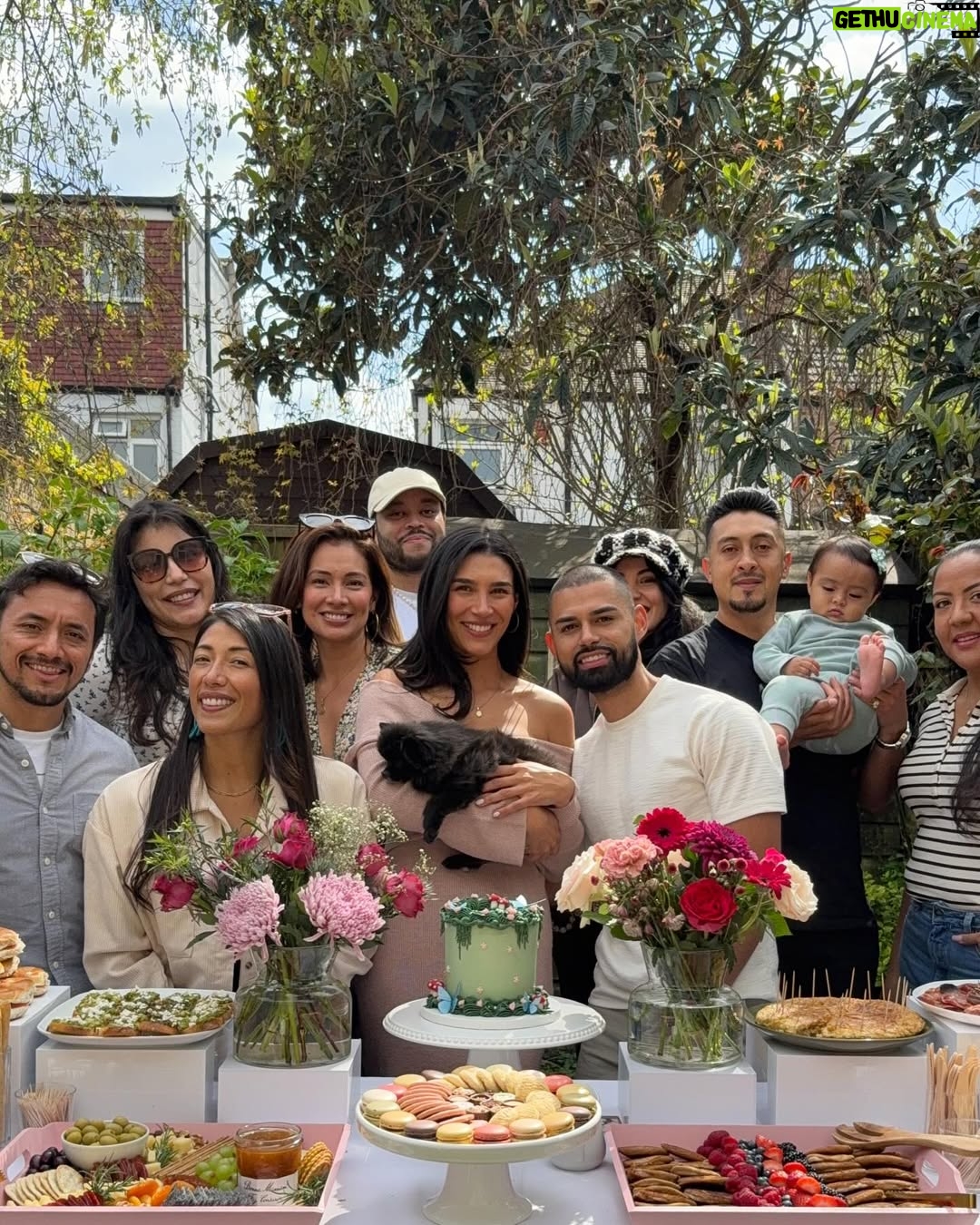Lorena Andrea - 2.3K Likes - Birthday was filled with an abundance of flowers, a dreamy spread, so much dancing, endless laughing, and the sweetest Snow White inspired cake 🎂💐💃🏽

Feeling so loved and grateful 🩷✨