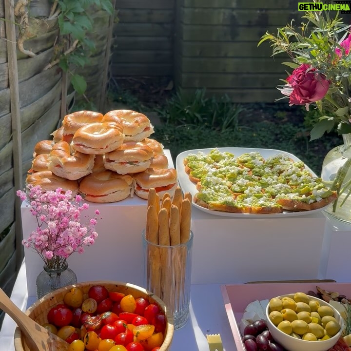 Lorena Andrea - 2.3K Likes - Birthday was filled with an abundance of flowers, a dreamy spread, so much dancing, endless laughing, and the sweetest Snow White inspired cake 🎂💐💃🏽

Feeling so loved and grateful 🩷✨