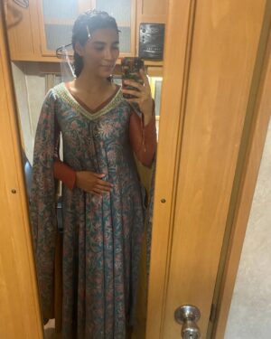 Lorena Andrea Instagram - Had the absolute best time working on Snow White! 🎬❄️ From nonstop laughs to singing and dancing my heart out, every day on set was just pure joy. Met some incredible people, made so many amazing memories, and honestly just had the time of my life! 

@disneystudios Snow White is out in cinemas now 🍎🎶
