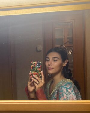 Lorena Andrea Instagram - Had the absolute best time working on Snow White! 🎬❄️ From nonstop laughs to singing and dancing my heart out, every day on set was just pure joy. Met some incredible people, made so many amazing memories, and honestly just had the time of my life! 

@disneystudios Snow White is out in cinemas now 🍎🎶