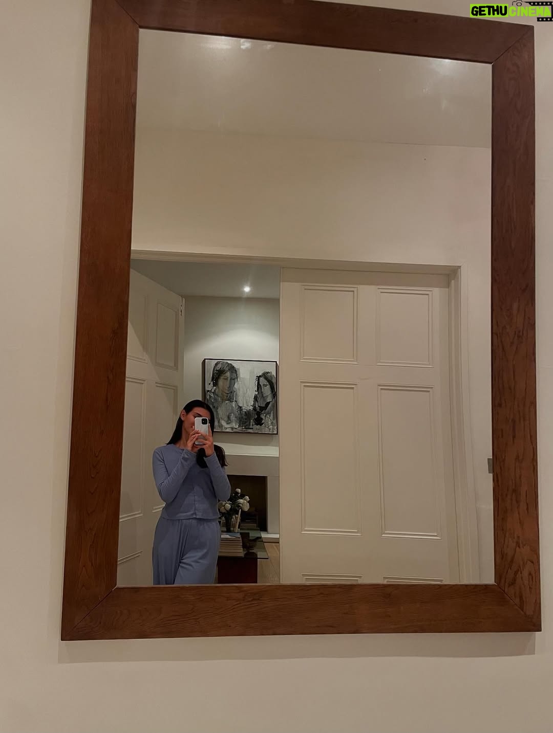 Lorena Andrea - 1.2K Likes - London life lately 🫶🏽🎭🛍️🪩🥊🐾✨