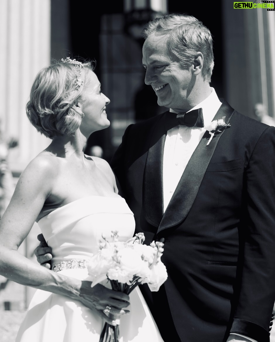 Louise Lombard - 2.9K Likes - NY City Hall ✈️ Paris❤️ 💍