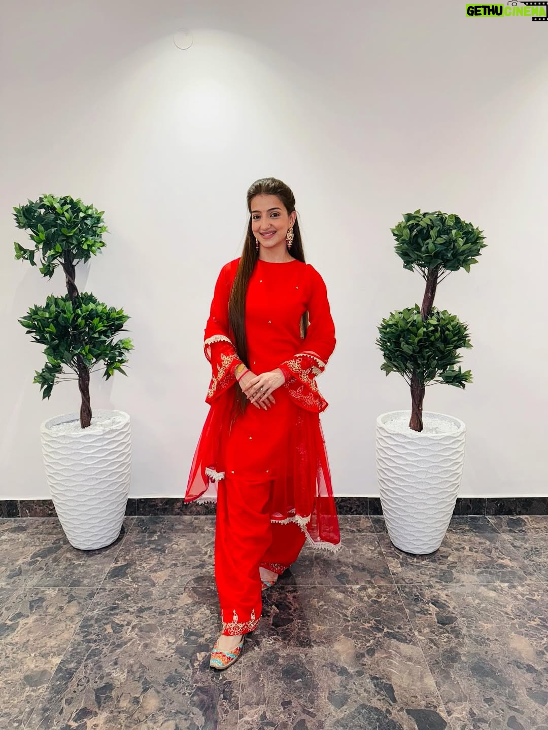 Loveleen Kaur Sasan - 102.2K Likes - This deep red patiala suit with intricate hand embroidery is perfect for Karwa Chauth from @lavanyathelabel ❣️✨

Jutti : @tradition_meets_trends ❣️✨