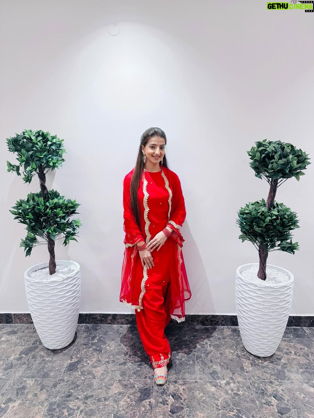 Loveleen Kaur Sasan - 102.2K Likes - This deep red patiala suit with intricate hand embroidery is perfect for Karwa Chauth from @lavanyathelabel ❣️✨

Jutti : @tradition_meets_trends ❣️✨