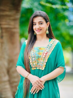 Loveleen Kaur Sasan Instagram - Love how simple yet elegant my new Favourite Boho kaftan set looks 💚💛✨💫

Wearing : @silhouettesbysnea 🤩✨