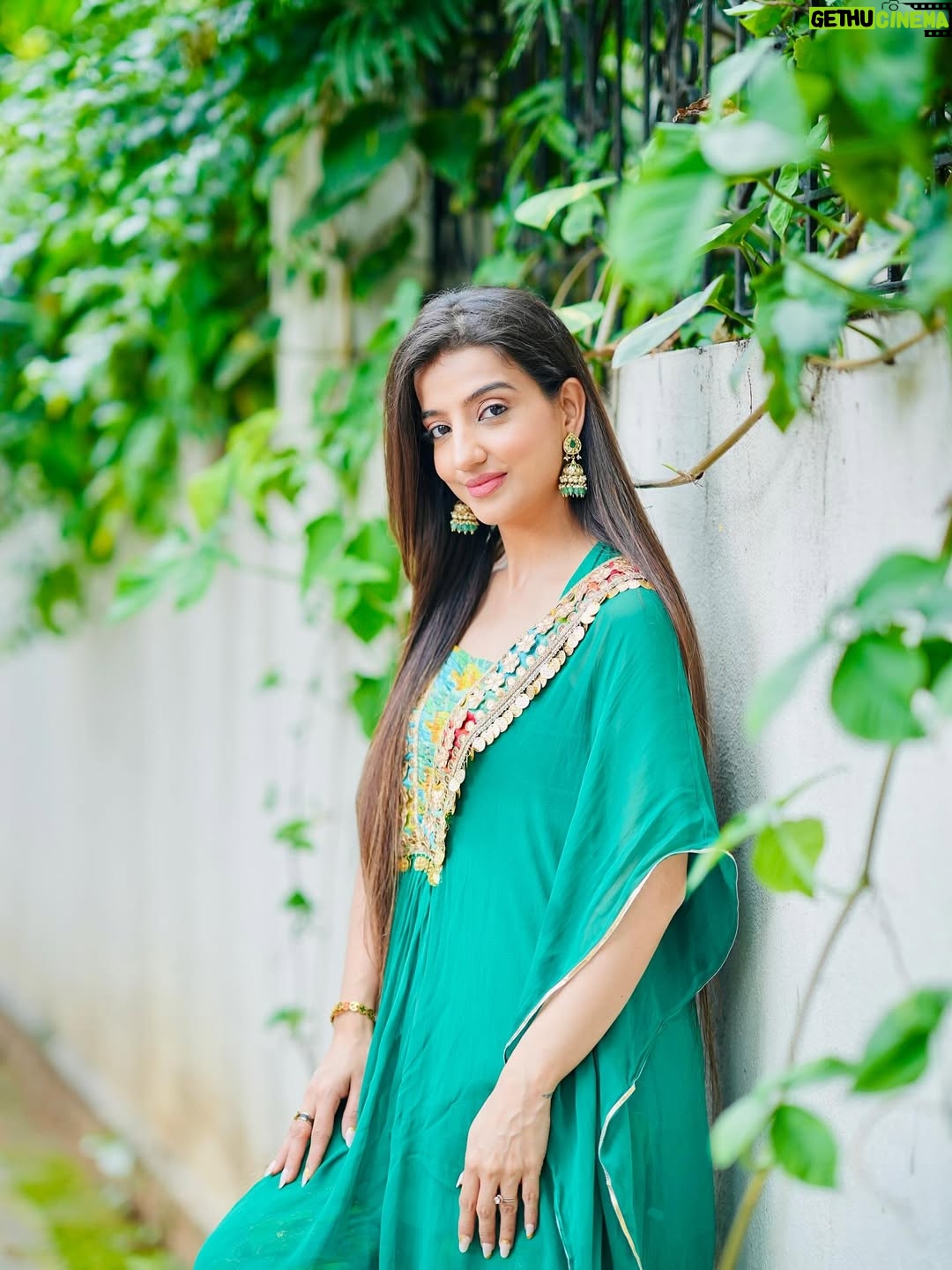 Loveleen Kaur Sasan - 34.7K Likes - Love how simple yet elegant my new Favourite Boho kaftan set looks 💚💛✨💫

Wearing : @silhouettesbysnea 🤩✨
