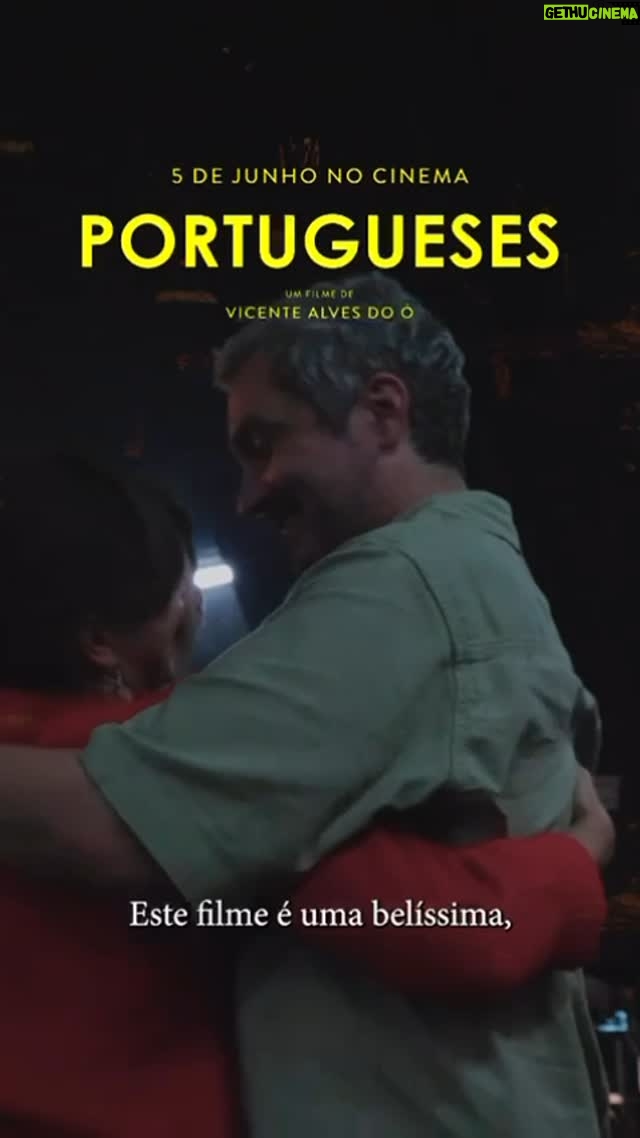Lúcia Moniz - 0.9K Likes - Tenho no meu sangue cantores de Abril. 

…E tenho um amigo muito especial que, através da sua arte, escolheu o caminho de intervir e propor ao público um abanão de pensamentos.

Pela 1ª vez, em cinema, fiz parte de uma equipa técnica com gente que trasborda beleza, amor e respeito pela sua profissão. Ensinaram-me muito e foi uma honra trabalhar e estar de braço dado com todos e todas!
Aos meus colegas actores e actrizes, desejo dar um enorme e apertado abraço cheio de amor e admiração pelo desafio aceite ao darem corpo e voz a este propósito, como forma de agradecimento a toda a confiança depositada. 

Vicente, agradeço-te com todas as forças que tem o meu coração, o teu acreditar em mim e a honra que me concedeste em poder homenagear a canção de intervenção de mão dada contigo. 

Atrevo-me, sem travar o impulso, a dizer 2 citações logo de seguida*: “A cantiga é uma arma” e… “Cantar não é talvez suficiente”. 

PORTUGUESES, o mais recente filme de @vicente_alves_do_o , relembra-nos o que fomos antes da Democracia, que está hoje sob ameaça. Atravessa várias histórias, visita os vários cantos da sociedade, ideais, posicionamentos e resistências. Faz-nos rever o que já não nos lembrávamos e talvez até conhecer o que ainda não sabíamos.
…E em qual destes cantos nos reconhecemos? 

A partir de 5 de Junho, nas salas de cinema, venham ver PORTUGUESES. E cantar. 

*(citações) José Mário Branco e Manuel Alegre, respectivamente

#portugueses @ukbarfilmes