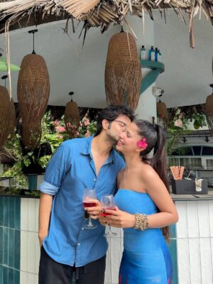 Luckii Instagram - A slow dreamy day at our Villa in GOA 🌴👩🏻❤️💋👨🏻
.
.
#couple #love