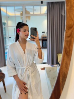 Luckii Instagram - A slow dreamy day at our Villa in GOA 🌴👩🏻❤️💋👨🏻
.
.
#couple #love