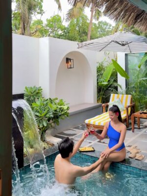 Luckii Instagram - A slow dreamy day at our Villa in GOA 🌴👩🏻❤️💋👨🏻
.
.
#couple #love