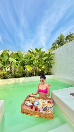 Luckii Instagram - Save this video for your next trip to Goa 🌴
Best places to stay in North Goa 🛀
🏝️ La Cabana Beach Resort
🏝️ Azora by Ayatana
🏝️ Tamalisto Boutique Resort
🏝️ Moyrah by Green Park
🏝️ Avataara Resort & Spa
.
.
#goa #travel #goastay #vacation #explor #trending #goareels