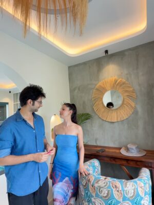 Luckii Instagram - A slow dreamy day at our Villa in GOA 🌴👩🏻❤️💋👨🏻
.
.
#couple #love