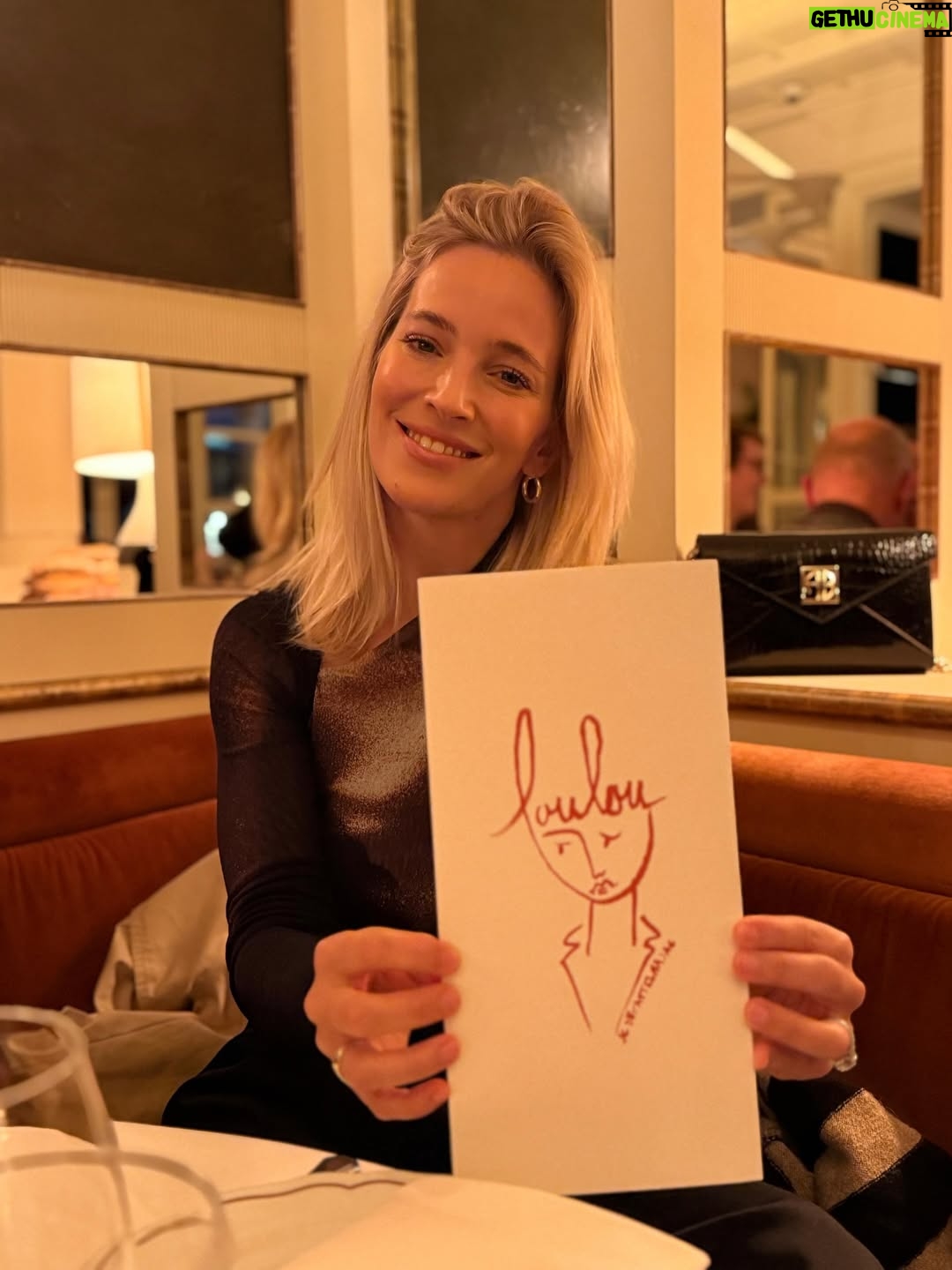Luisana Lopilato - 215.8K Likes - Algunas fotos de París y todo el amor que hizo este viaje inolvidable. 💛

Some photos from Paris and all the love that made this trip unforgettable. 💛

#París #luisanalopilato #love #blessed #family