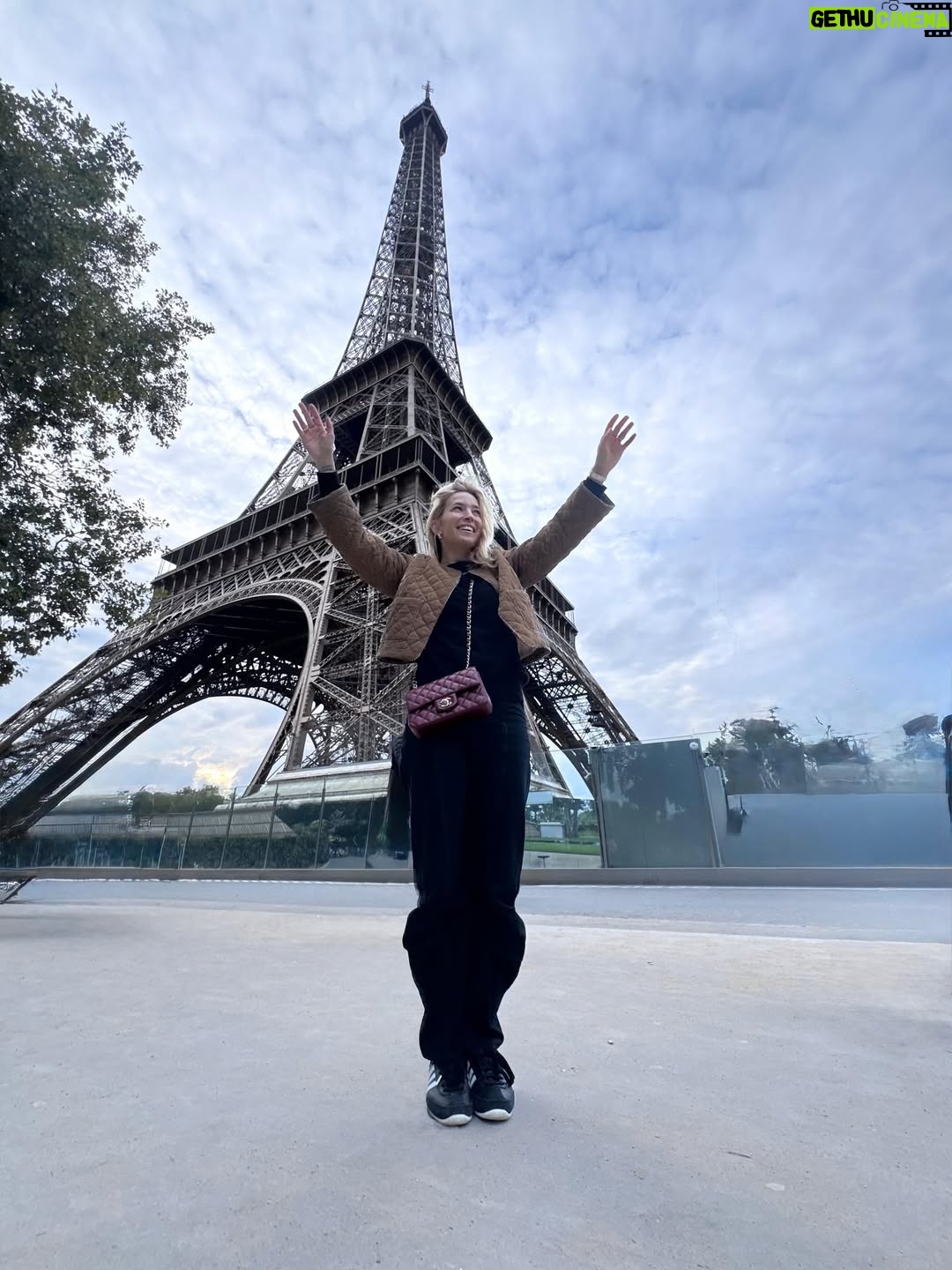 Luisana Lopilato - 215.8K Likes - Algunas fotos de París y todo el amor que hizo este viaje inolvidable. 💛

Some photos from Paris and all the love that made this trip unforgettable. 💛

#París #luisanalopilato #love #blessed #family