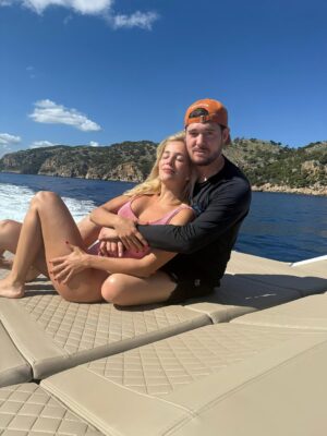Luisana Lopilato Instagram - Me miro y me sorprendo: ¿será posible mirarte con más amor que el primer día? ❤️🤤🥰

I look at myself and am surprised: could it be possible to love you even more than on the first day? ❤️🤤🥰 @michaelbuble