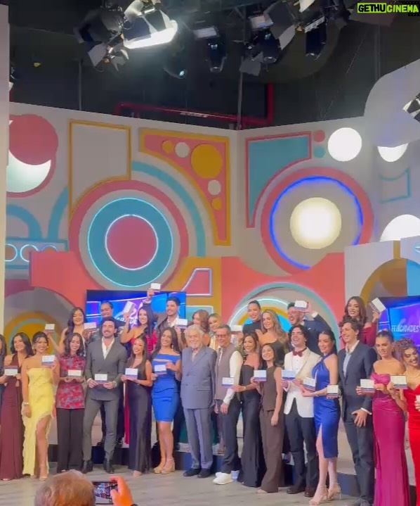 Luiseth Materán - 4.2K Likes - Transforma tus miedos en impulsos💪, porque la superación comienza cuando crees en ti. Hoy felicito con orgullo a mi grupo de conducción por su graduación el día de ayer en el CEA, Televisa; Me siento muy feliz de seguir formando parte de esta gran escuela de formación de artistas. 😍✨
🎭🎬🎤
@cea_televisa 
@televisa 

#cdmx #lamateran #televisa #tvhost #actress