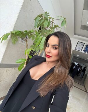 Luiseth Materán Instagram - ¿Buena o villana, qué papel me darías ? 😏❤️🎥
#lifestyle #lamateran #cdmx #tvhost #actress