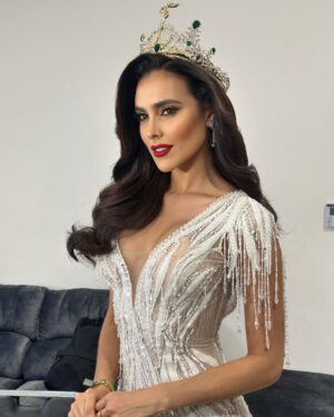 Luiseth Materán Instagram - Ready for the show💫💎
Grand Final “MISS GRAND LAMPHUN LAMPANG 2023” 👑
@missgrandinternational
👗 @gl_garlatedesign
#LaMateran #missgrandinternational #thailand🇹🇭
