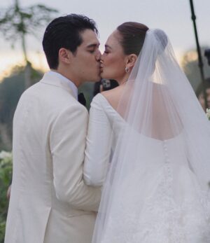 Luna Maya Instagram - In the garden of promises, we bloomed as one #ceremony #TheReception 🌸
📸: @derai.studio
Wedding Planner @paper_diamonds
Show Management @innazcommunique
Wedding venue @comoshambhalaestate
Decorator @tearosewedding
Sound & Lighting @focusproind
-
Principal Photographer & Videographer @derai.studio
Photographer & Videogarpher @iluminen
Photographer @bramsky.bramsky
Content Creation @by_avera @mv.behindthewed
-
Wedding cake @butter_bali
Stationery Designer & Illustrator @kurniawanhowijaya
Invitation printing @new.fanda.print
RSVP Management @undangin_com
-
Styled by: @astecat @bimopermadi
Asst Stylist: @lionardychoky
Ceremony Dress @yeftagunawan
Dinner dress @yeftagunawan
After party dress @jeffrytan
Luna’s Jewellry @bvlgari
Luna’s make-up @archangelachelsea
Luna’s hair @kieferlippens
Luna’s shoes @rococostore @christianlouboutin @jimmychoo
Maxime shoes @christianlouboutin
Maxime make up @ryanogilvy @rhaydavid
Maxime hair do @ranggayusuf
Maxime Jewelry @franknco_id
Groomsmen attire @wonghangtailor
Groomsmen Suit @samuelwongso
Groomsmen hair do @krisna_endi
Bridesmaids makeup @cokistrimirah @andychunmakeup @victoria_makeupatelier
Bridesmaid fabric by @the.designerworkshop
Bridesmaid hair do @krisna_endi @ine_hairdo_bali
Skincare prep set @hannaglow.official
Mineral water brides & grooms @jiwaterartesian
-
Entertainment
@luxevoirid
@orangeproductionasia
@phoneafriend.co
@rollportraits
@akustikaentertainment.id
#MOONtotheMAX #LUNAdicintaiMAXIMal