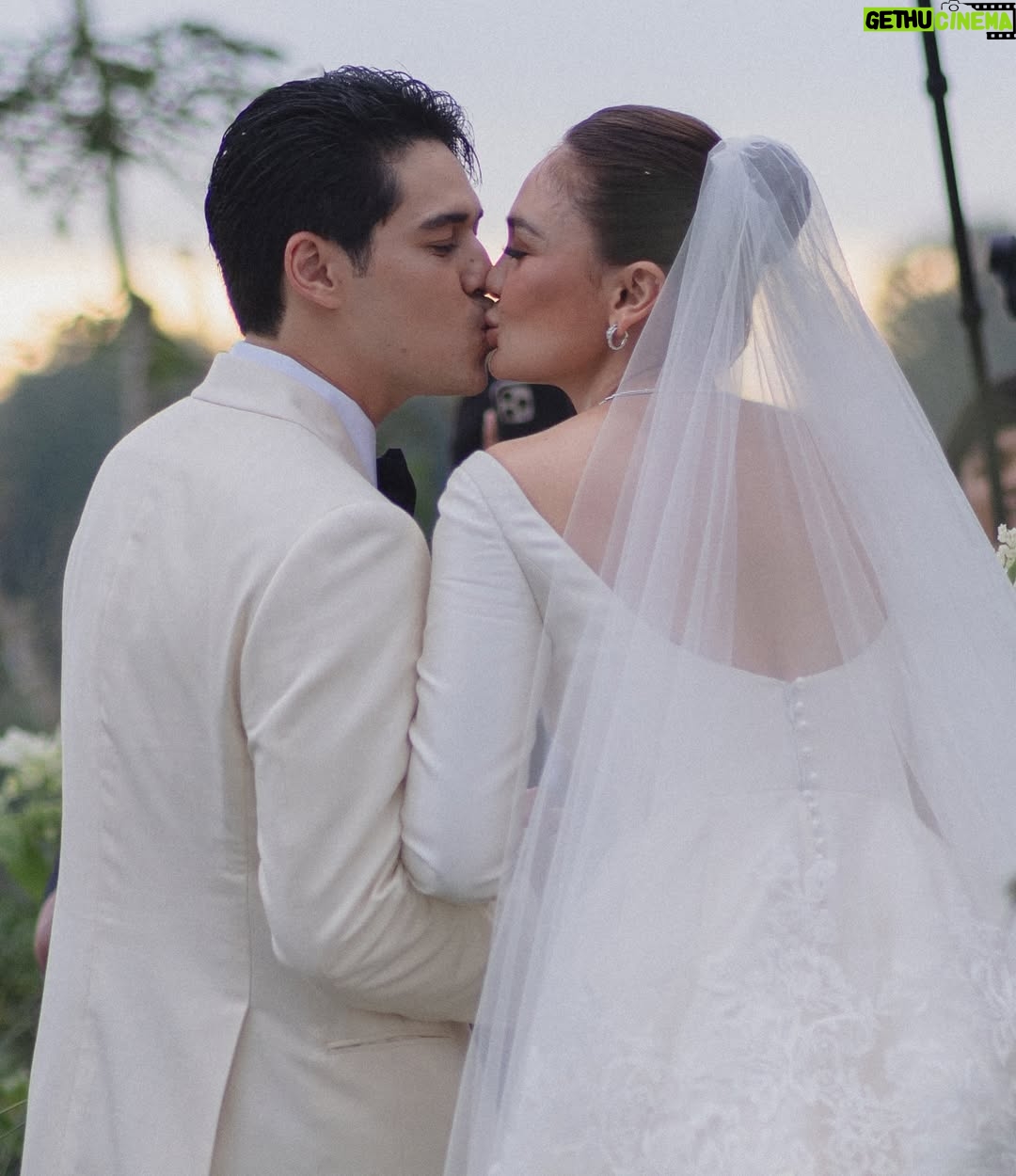 Luna Maya - 795.9K Likes - In the garden of promises, we bloomed as one #ceremony #TheReception 🌸

📸: @derai.studio 

Wedding Planner @paper_diamonds
Show Management @innazcommunique
Wedding venue @comoshambhalaestate
Decorator @tearosewedding
Sound & Lighting @focusproind
-
Principal Photographer & Videographer @derai.studio
Photographer & Videogarpher @iluminen
Photographer @bramsky.bramsky
Content Creation @by_avera @mv.behindthewed
- 
Wedding cake @butter_bali
Stationery Designer & Illustrator @kurniawanhowijaya 
Invitation printing @new.fanda.print
RSVP Management @undangin_com
-
Styled by: @astecat @bimopermadi
Asst Stylist: @lionardychoky 
Ceremony Dress @yeftagunawan
Dinner dress @yeftagunawan
After party dress @jeffrytan
Luna’s Jewellry @bvlgari 
Luna’s make-up @archangelachelsea
Luna’s hair @kieferlippens
Luna’s shoes @rococostore @christianlouboutin @jimmychoo
Maxime shoes @christianlouboutin
Maxime make up @ryanogilvy @rhaydavid
Maxime hair do @ranggayusuf
Maxime Jewelry @franknco_id
Groomsmen attire @wonghangtailor
Groomsmen Suit @samuelwongso

Groomsmen hair do @krisna_endi 
Bridesmaids makeup @cokistrimirah @andychunmakeup @victoria_makeupatelier 
Bridesmaid fabric by @the.designerworkshop 
Bridesmaid hair do @krisna_endi @ine_hairdo_bali 

Skincare prep set @hannaglow.official
Mineral water brides & grooms @jiwaterartesian
- 
Entertainment 
@luxevoirid
 @orangeproductionasia
@phoneafriend.co
@rollportraits
@akustikaentertainment.id

#MOONtotheMAX #LUNAdicintaiMAXIMal