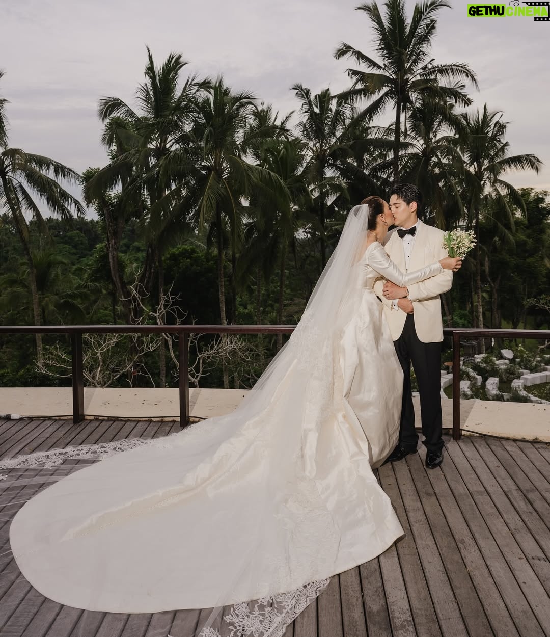 Luna Maya - 795.9K Likes - In the garden of promises, we bloomed as one #ceremony #TheReception 🌸

📸: @derai.studio 

Wedding Planner @paper_diamonds
Show Management @innazcommunique
Wedding venue @comoshambhalaestate
Decorator @tearosewedding
Sound & Lighting @focusproind
-
Principal Photographer & Videographer @derai.studio
Photographer & Videogarpher @iluminen
Photographer @bramsky.bramsky
Content Creation @by_avera @mv.behindthewed
- 
Wedding cake @butter_bali
Stationery Designer & Illustrator @kurniawanhowijaya 
Invitation printing @new.fanda.print
RSVP Management @undangin_com
-
Styled by: @astecat @bimopermadi
Asst Stylist: @lionardychoky 
Ceremony Dress @yeftagunawan
Dinner dress @yeftagunawan
After party dress @jeffrytan
Luna’s Jewellry @bvlgari 
Luna’s make-up @archangelachelsea
Luna’s hair @kieferlippens
Luna’s shoes @rococostore @christianlouboutin @jimmychoo
Maxime shoes @christianlouboutin
Maxime make up @ryanogilvy @rhaydavid
Maxime hair do @ranggayusuf
Maxime Jewelry @franknco_id
Groomsmen attire @wonghangtailor
Groomsmen Suit @samuelwongso

Groomsmen hair do @krisna_endi 
Bridesmaids makeup @cokistrimirah @andychunmakeup @victoria_makeupatelier 
Bridesmaid fabric by @the.designerworkshop 
Bridesmaid hair do @krisna_endi @ine_hairdo_bali 

Skincare prep set @hannaglow.official
Mineral water brides & grooms @jiwaterartesian
- 
Entertainment 
@luxevoirid
 @orangeproductionasia
@phoneafriend.co
@rollportraits
@akustikaentertainment.id

#MOONtotheMAX #LUNAdicintaiMAXIMal