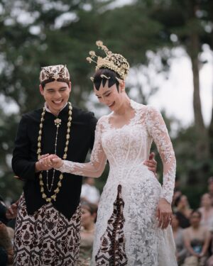 Luna Maya Instagram - AKAD💚
Soft steps to forever. Bless each one
Photo by @iluminen
Wedding Planner @paper_diamonds
Show Management @innazcommunique
Wedding venue @comoshambhalaestate
Decorator @stupacaspea @bimo_singgih
Akad & Stage Installation @make_a_scene_bali_
Sound & Lighting @focusproind
-
Principal Photographer & Videographer @iluminen
Photography & Videogarpher @derai.studio
Photographer @bramsky.bramsky
Content Creation @by_avera @mv.behindthewed
-
Styled by @bimopermadi & @astecat
Akad Kebaya Luna @eddybetty | Kebaya Fabric @the.designerworkshop
Luna's akad kembang goyang @rinaldyyunardi
Batik @iwantirta_batik
Bridesmaids attire Akad @fadlan_indonesia
Bridesmaids shoes Akad @jethebrand
Groomsmen attire Akad @fadlan_indonesia
Groomsmen attire welcome dinner @sasdesigns , @rakeshd18
Groomsmen shoes welcome dinner @colehaan.id
Luna's make-up @andychunmakeup
Luna's hair @ardndut
Luna's Paes @mamiehardo
Luna's attire welcome dinner @hiantjen
Luna's shoes @jimmychoo @rococostore
Luna's Jewellry @bvlgari
Maxime shoes Akad @berluti
Maxime Shoes Welcome Dinner @christianlouboutin
Maxime Makeup @bubahalfian
Maxime hair do @kieferlippens
Luna's Make up welcome dinner @ryanogilvy
Luna's hair do welcome dinner @ranggayusuf
Makeup skin prep set @hannaglow.official
Mineral water brides & grooms @jiwaterartesian
Family make up @ryanogilvy @victoria_makeupatelier @syafitri.wd @bubahalfian @andychunmakeup
Family hair do @hendrosudarta @tatarias.unimed @ardndut @krisna_endi @ine_hairdo_bali @dyni.hairdo
Bridesmaid make up @cokistrimirah @andychunmakeup @victoria_makeupatelier
Bridesmaid hair do @krisna_endi @ine_hairdo_bali @ayuhairstylist
Groomsmen hair do @hendrosudarta @tatarias.unimed
Robe Brides @hiantjen
Bridesmaid Shoes @jethebrand
-
Stationery Designer & Illustrator @kurniawanhowijaya
Invitation letterpress printer @new.fanda.print
RSVP Management @undangin_com
-
ENTERTAINMENT
@luxevoirid
@orangeproductionasia
@phoneafriend.co
@rollportraits
@thesammysax
#MOONtotheMAX #LUNAdicintaiMAXIMal