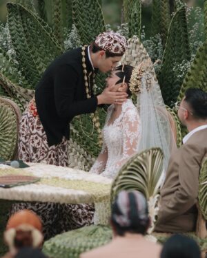 Luna Maya Instagram - AKAD💚
Soft steps to forever. Bless each one
Photo by @iluminen
Wedding Planner @paper_diamonds
Show Management @innazcommunique
Wedding venue @comoshambhalaestate
Decorator @stupacaspea @bimo_singgih
Akad & Stage Installation @make_a_scene_bali_
Sound & Lighting @focusproind
-
Principal Photographer & Videographer @iluminen
Photography & Videogarpher @derai.studio
Photographer @bramsky.bramsky
Content Creation @by_avera @mv.behindthewed
-
Styled by @bimopermadi & @astecat
Akad Kebaya Luna @eddybetty | Kebaya Fabric @the.designerworkshop
Luna's akad kembang goyang @rinaldyyunardi
Batik @iwantirta_batik
Bridesmaids attire Akad @fadlan_indonesia
Bridesmaids shoes Akad @jethebrand
Groomsmen attire Akad @fadlan_indonesia
Groomsmen attire welcome dinner @sasdesigns , @rakeshd18
Groomsmen shoes welcome dinner @colehaan.id
Luna's make-up @andychunmakeup
Luna's hair @ardndut
Luna's Paes @mamiehardo
Luna's attire welcome dinner @hiantjen
Luna's shoes @jimmychoo @rococostore
Luna's Jewellry @bvlgari
Maxime shoes Akad @berluti
Maxime Shoes Welcome Dinner @christianlouboutin
Maxime Makeup @bubahalfian
Maxime hair do @kieferlippens
Luna's Make up welcome dinner @ryanogilvy
Luna's hair do welcome dinner @ranggayusuf
Makeup skin prep set @hannaglow.official
Mineral water brides & grooms @jiwaterartesian
Family make up @ryanogilvy @victoria_makeupatelier @syafitri.wd @bubahalfian @andychunmakeup
Family hair do @hendrosudarta @tatarias.unimed @ardndut @krisna_endi @ine_hairdo_bali @dyni.hairdo
Bridesmaid make up @cokistrimirah @andychunmakeup @victoria_makeupatelier
Bridesmaid hair do @krisna_endi @ine_hairdo_bali @ayuhairstylist
Groomsmen hair do @hendrosudarta @tatarias.unimed
Robe Brides @hiantjen
Bridesmaid Shoes @jethebrand
-
Stationery Designer & Illustrator @kurniawanhowijaya
Invitation letterpress printer @new.fanda.print
RSVP Management @undangin_com
-
ENTERTAINMENT
@luxevoirid
@orangeproductionasia
@phoneafriend.co
@rollportraits
@thesammysax
#MOONtotheMAX #LUNAdicintaiMAXIMal