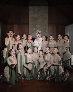 Luna Maya Instagram - AKAD💚
Soft steps to forever. Bless each one
Photo by @iluminen
Wedding Planner @paper_diamonds
Show Management @innazcommunique
Wedding venue @comoshambhalaestate
Decorator @stupacaspea @bimo_singgih
Akad & Stage Installation @make_a_scene_bali_
Sound & Lighting @focusproind
-
Principal Photographer & Videographer @iluminen
Photography & Videogarpher @derai.studio
Photographer @bramsky.bramsky
Content Creation @by_avera @mv.behindthewed
-
Styled by @bimopermadi & @astecat
Akad Kebaya Luna @eddybetty | Kebaya Fabric @the.designerworkshop
Luna's akad kembang goyang @rinaldyyunardi
Batik @iwantirta_batik
Bridesmaids attire Akad @fadlan_indonesia
Bridesmaids shoes Akad @jethebrand
Groomsmen attire Akad @fadlan_indonesia
Groomsmen attire welcome dinner @sasdesigns , @rakeshd18
Groomsmen shoes welcome dinner @colehaan.id
Luna's make-up @andychunmakeup
Luna's hair @ardndut
Luna's Paes @mamiehardo
Luna's attire welcome dinner @hiantjen
Luna's shoes @jimmychoo @rococostore
Luna's Jewellry @bvlgari
Maxime shoes Akad @berluti
Maxime Shoes Welcome Dinner @christianlouboutin
Maxime Makeup @bubahalfian
Maxime hair do @kieferlippens
Luna's Make up welcome dinner @ryanogilvy
Luna's hair do welcome dinner @ranggayusuf
Makeup skin prep set @hannaglow.official
Mineral water brides & grooms @jiwaterartesian
Family make up @ryanogilvy @victoria_makeupatelier @syafitri.wd @bubahalfian @andychunmakeup
Family hair do @hendrosudarta @tatarias.unimed @ardndut @krisna_endi @ine_hairdo_bali @dyni.hairdo
Bridesmaid make up @cokistrimirah @andychunmakeup @victoria_makeupatelier
Bridesmaid hair do @krisna_endi @ine_hairdo_bali @ayuhairstylist
Groomsmen hair do @hendrosudarta @tatarias.unimed
Robe Brides @hiantjen
Bridesmaid Shoes @jethebrand
-
Stationery Designer & Illustrator @kurniawanhowijaya
Invitation letterpress printer @new.fanda.print
RSVP Management @undangin_com
-
ENTERTAINMENT
@luxevoirid
@orangeproductionasia
@phoneafriend.co
@rollportraits
@thesammysax
#MOONtotheMAX #LUNAdicintaiMAXIMal