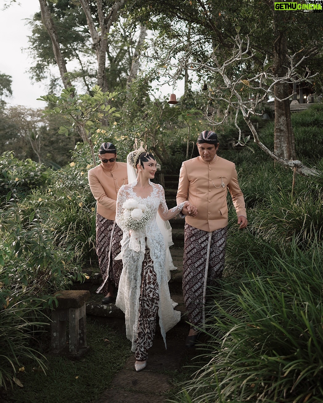 Luna Maya - 2 Million Likes - AKAD💚

Soft steps to forever. Bless each one

Photo by @iluminen 

Wedding Planner @paper_diamonds
Show Management @innazcommunique
Wedding venue @comoshambhalaestate
Decorator @stupacaspea @bimo_singgih 
Akad & Stage Installation @make_a_scene_bali_
Sound & Lighting @focusproind
-
Principal Photographer & Videographer @iluminen
Photography & Videogarpher @derai.studio
Photographer @bramsky.bramsky
Content Creation @by_avera @mv.behindthewed
-
Styled by @bimopermadi & @astecat 
Akad Kebaya Luna @eddybetty | Kebaya Fabric @the.designerworkshop 
Luna's akad kembang goyang  @rinaldyyunardi
Batik @iwantirta_batik
Bridesmaids attire Akad @fadlan_indonesia
Bridesmaids shoes Akad  @jethebrand
Groomsmen attire Akad @fadlan_indonesia
Groomsmen attire welcome dinner  @sasdesigns , @rakeshd18
Groomsmen shoes welcome dinner  @colehaan.id
Luna's make-up @andychunmakeup
Luna's hair @ardndut
Luna's Paes @mamiehardo
Luna's attire welcome dinner @hiantjen
Luna's shoes @jimmychoo  @rococostore
Luna's Jewellry  @bvlgari
Maxime shoes Akad @berluti
Maxime Shoes Welcome Dinner @christianlouboutin
Maxime Makeup @bubahalfian
Maxime hair do @kieferlippens
Luna's Make up welcome dinner @ryanogilvy
Luna's hair do welcome dinner @ranggayusuf
Makeup skin prep set  @hannaglow.official
Mineral water brides & grooms @jiwaterartesian
Family make up @ryanogilvy @victoria_makeupatelier @syafitri.wd @bubahalfian @andychunmakeup
Family hair do @hendrosudarta @tatarias.unimed @ardndut @krisna_endi @ine_hairdo_bali @dyni.hairdo
Bridesmaid make up @cokistrimirah @andychunmakeup @victoria_makeupatelier
Bridesmaid hair do  @krisna_endi @ine_hairdo_bali @ayuhairstylist
Groomsmen hair do @hendrosudarta @tatarias.unimed
Robe Brides @hiantjen
Bridesmaid Shoes @jethebrand
-
Stationery Designer & Illustrator @kurniawanhowijaya 
Invitation letterpress printer @new.fanda.print
RSVP Management @undangin_com
-
ENTERTAINMENT
@luxevoirid
@orangeproductionasia
@phoneafriend.co
@rollportraits
@thesammysax 

#MOONtotheMAX #LUNAdicintaiMAXIMal