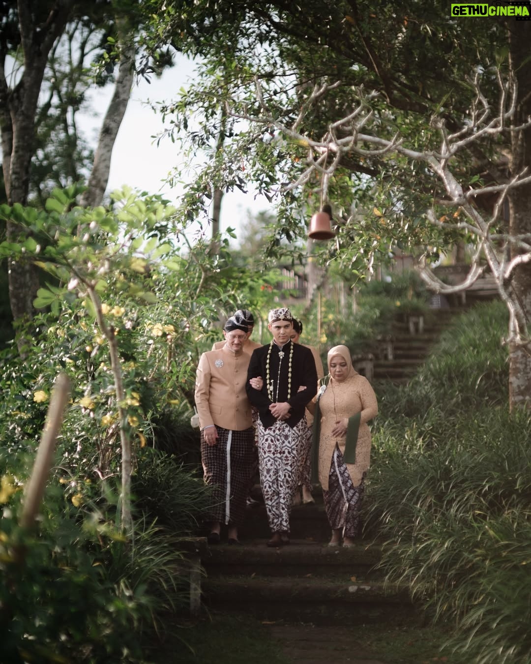 Luna Maya - 2 Million Likes - AKAD💚

Soft steps to forever. Bless each one

Photo by @iluminen 

Wedding Planner @paper_diamonds
Show Management @innazcommunique
Wedding venue @comoshambhalaestate
Decorator @stupacaspea @bimo_singgih 
Akad & Stage Installation @make_a_scene_bali_
Sound & Lighting @focusproind
-
Principal Photographer & Videographer @iluminen
Photography & Videogarpher @derai.studio
Photographer @bramsky.bramsky
Content Creation @by_avera @mv.behindthewed
-
Styled by @bimopermadi & @astecat 
Akad Kebaya Luna @eddybetty | Kebaya Fabric @the.designerworkshop 
Luna's akad kembang goyang  @rinaldyyunardi
Batik @iwantirta_batik
Bridesmaids attire Akad @fadlan_indonesia
Bridesmaids shoes Akad  @jethebrand
Groomsmen attire Akad @fadlan_indonesia
Groomsmen attire welcome dinner  @sasdesigns , @rakeshd18
Groomsmen shoes welcome dinner  @colehaan.id
Luna's make-up @andychunmakeup
Luna's hair @ardndut
Luna's Paes @mamiehardo
Luna's attire welcome dinner @hiantjen
Luna's shoes @jimmychoo  @rococostore
Luna's Jewellry  @bvlgari
Maxime shoes Akad @berluti
Maxime Shoes Welcome Dinner @christianlouboutin
Maxime Makeup @bubahalfian
Maxime hair do @kieferlippens
Luna's Make up welcome dinner @ryanogilvy
Luna's hair do welcome dinner @ranggayusuf
Makeup skin prep set  @hannaglow.official
Mineral water brides & grooms @jiwaterartesian
Family make up @ryanogilvy @victoria_makeupatelier @syafitri.wd @bubahalfian @andychunmakeup
Family hair do @hendrosudarta @tatarias.unimed @ardndut @krisna_endi @ine_hairdo_bali @dyni.hairdo
Bridesmaid make up @cokistrimirah @andychunmakeup @victoria_makeupatelier
Bridesmaid hair do  @krisna_endi @ine_hairdo_bali @ayuhairstylist
Groomsmen hair do @hendrosudarta @tatarias.unimed
Robe Brides @hiantjen
Bridesmaid Shoes @jethebrand
-
Stationery Designer & Illustrator @kurniawanhowijaya 
Invitation letterpress printer @new.fanda.print
RSVP Management @undangin_com
-
ENTERTAINMENT
@luxevoirid
@orangeproductionasia
@phoneafriend.co
@rollportraits
@thesammysax 

#MOONtotheMAX #LUNAdicintaiMAXIMal