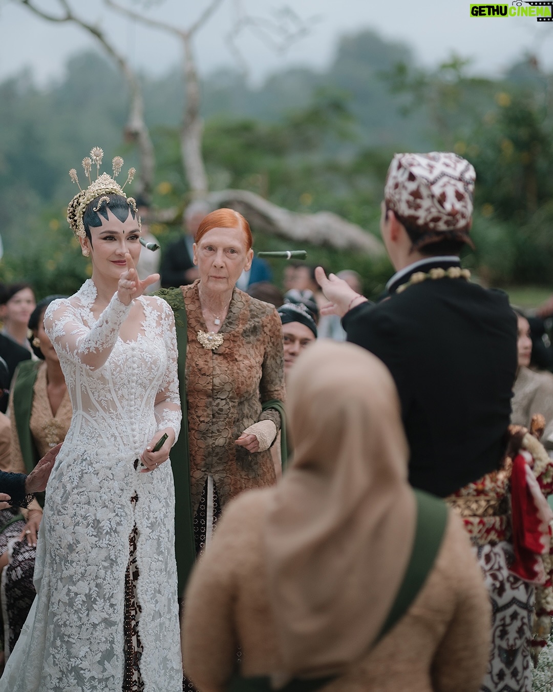 Luna Maya - 2 Million Likes - AKAD💚

Soft steps to forever. Bless each one

Photo by @iluminen 

Wedding Planner @paper_diamonds
Show Management @innazcommunique
Wedding venue @comoshambhalaestate
Decorator @stupacaspea @bimo_singgih 
Akad & Stage Installation @make_a_scene_bali_
Sound & Lighting @focusproind
-
Principal Photographer & Videographer @iluminen
Photography & Videogarpher @derai.studio
Photographer @bramsky.bramsky
Content Creation @by_avera @mv.behindthewed
-
Styled by @bimopermadi & @astecat 
Akad Kebaya Luna @eddybetty | Kebaya Fabric @the.designerworkshop 
Luna's akad kembang goyang  @rinaldyyunardi
Batik @iwantirta_batik
Bridesmaids attire Akad @fadlan_indonesia
Bridesmaids shoes Akad  @jethebrand
Groomsmen attire Akad @fadlan_indonesia
Groomsmen attire welcome dinner  @sasdesigns , @rakeshd18
Groomsmen shoes welcome dinner  @colehaan.id
Luna's make-up @andychunmakeup
Luna's hair @ardndut
Luna's Paes @mamiehardo
Luna's attire welcome dinner @hiantjen
Luna's shoes @jimmychoo  @rococostore
Luna's Jewellry  @bvlgari
Maxime shoes Akad @berluti
Maxime Shoes Welcome Dinner @christianlouboutin
Maxime Makeup @bubahalfian
Maxime hair do @kieferlippens
Luna's Make up welcome dinner @ryanogilvy
Luna's hair do welcome dinner @ranggayusuf
Makeup skin prep set  @hannaglow.official
Mineral water brides & grooms @jiwaterartesian
Family make up @ryanogilvy @victoria_makeupatelier @syafitri.wd @bubahalfian @andychunmakeup
Family hair do @hendrosudarta @tatarias.unimed @ardndut @krisna_endi @ine_hairdo_bali @dyni.hairdo
Bridesmaid make up @cokistrimirah @andychunmakeup @victoria_makeupatelier
Bridesmaid hair do  @krisna_endi @ine_hairdo_bali @ayuhairstylist
Groomsmen hair do @hendrosudarta @tatarias.unimed
Robe Brides @hiantjen
Bridesmaid Shoes @jethebrand
-
Stationery Designer & Illustrator @kurniawanhowijaya 
Invitation letterpress printer @new.fanda.print
RSVP Management @undangin_com
-
ENTERTAINMENT
@luxevoirid
@orangeproductionasia
@phoneafriend.co
@rollportraits
@thesammysax 

#MOONtotheMAX #LUNAdicintaiMAXIMal