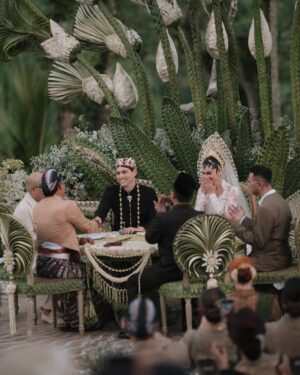 Luna Maya Instagram - AKAD💚
Soft steps to forever. Bless each one
Photo by @iluminen
Wedding Planner @paper_diamonds
Show Management @innazcommunique
Wedding venue @comoshambhalaestate
Decorator @stupacaspea @bimo_singgih
Akad & Stage Installation @make_a_scene_bali_
Sound & Lighting @focusproind
-
Principal Photographer & Videographer @iluminen
Photography & Videogarpher @derai.studio
Photographer @bramsky.bramsky
Content Creation @by_avera @mv.behindthewed
-
Styled by @bimopermadi & @astecat
Akad Kebaya Luna @eddybetty | Kebaya Fabric @the.designerworkshop
Luna's akad kembang goyang @rinaldyyunardi
Batik @iwantirta_batik
Bridesmaids attire Akad @fadlan_indonesia
Bridesmaids shoes Akad @jethebrand
Groomsmen attire Akad @fadlan_indonesia
Groomsmen attire welcome dinner @sasdesigns , @rakeshd18
Groomsmen shoes welcome dinner @colehaan.id
Luna's make-up @andychunmakeup
Luna's hair @ardndut
Luna's Paes @mamiehardo
Luna's attire welcome dinner @hiantjen
Luna's shoes @jimmychoo @rococostore
Luna's Jewellry @bvlgari
Maxime shoes Akad @berluti
Maxime Shoes Welcome Dinner @christianlouboutin
Maxime Makeup @bubahalfian
Maxime hair do @kieferlippens
Luna's Make up welcome dinner @ryanogilvy
Luna's hair do welcome dinner @ranggayusuf
Makeup skin prep set @hannaglow.official
Mineral water brides & grooms @jiwaterartesian
Family make up @ryanogilvy @victoria_makeupatelier @syafitri.wd @bubahalfian @andychunmakeup
Family hair do @hendrosudarta @tatarias.unimed @ardndut @krisna_endi @ine_hairdo_bali @dyni.hairdo
Bridesmaid make up @cokistrimirah @andychunmakeup @victoria_makeupatelier
Bridesmaid hair do @krisna_endi @ine_hairdo_bali @ayuhairstylist
Groomsmen hair do @hendrosudarta @tatarias.unimed
Robe Brides @hiantjen
Bridesmaid Shoes @jethebrand
-
Stationery Designer & Illustrator @kurniawanhowijaya
Invitation letterpress printer @new.fanda.print
RSVP Management @undangin_com
-
ENTERTAINMENT
@luxevoirid
@orangeproductionasia
@phoneafriend.co
@rollportraits
@thesammysax
#MOONtotheMAX #LUNAdicintaiMAXIMal