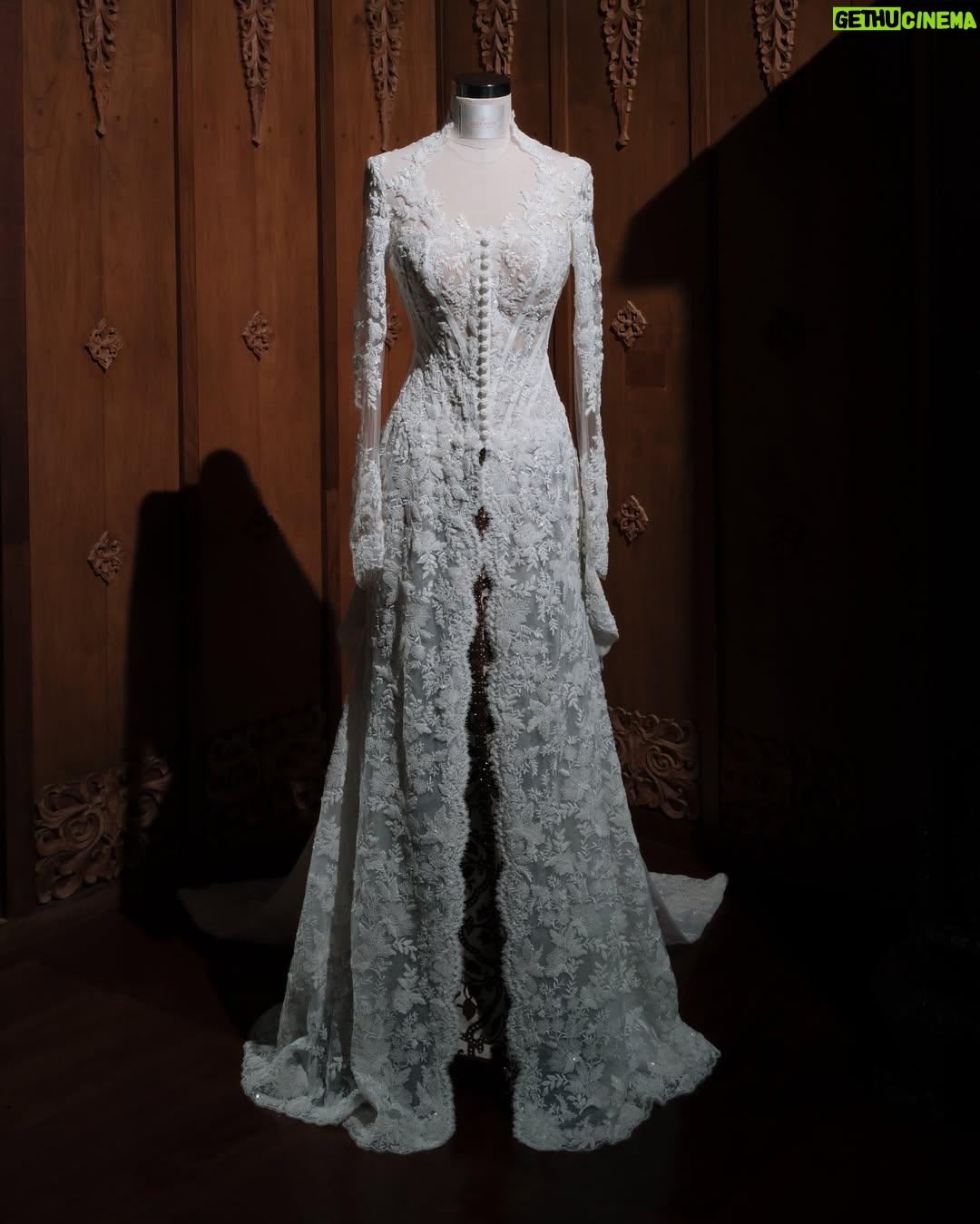Luna Maya - 2 Million Likes - AKAD💚

Soft steps to forever. Bless each one

Photo by @iluminen 

Wedding Planner @paper_diamonds
Show Management @innazcommunique
Wedding venue @comoshambhalaestate
Decorator @stupacaspea @bimo_singgih 
Akad & Stage Installation @make_a_scene_bali_
Sound & Lighting @focusproind
-
Principal Photographer & Videographer @iluminen
Photography & Videogarpher @derai.studio
Photographer @bramsky.bramsky
Content Creation @by_avera @mv.behindthewed
-
Styled by @bimopermadi & @astecat 
Akad Kebaya Luna @eddybetty | Kebaya Fabric @the.designerworkshop 
Luna's akad kembang goyang  @rinaldyyunardi
Batik @iwantirta_batik
Bridesmaids attire Akad @fadlan_indonesia
Bridesmaids shoes Akad  @jethebrand
Groomsmen attire Akad @fadlan_indonesia
Groomsmen attire welcome dinner  @sasdesigns , @rakeshd18
Groomsmen shoes welcome dinner  @colehaan.id
Luna's make-up @andychunmakeup
Luna's hair @ardndut
Luna's Paes @mamiehardo
Luna's attire welcome dinner @hiantjen
Luna's shoes @jimmychoo  @rococostore
Luna's Jewellry  @bvlgari
Maxime shoes Akad @berluti
Maxime Shoes Welcome Dinner @christianlouboutin
Maxime Makeup @bubahalfian
Maxime hair do @kieferlippens
Luna's Make up welcome dinner @ryanogilvy
Luna's hair do welcome dinner @ranggayusuf
Makeup skin prep set  @hannaglow.official
Mineral water brides & grooms @jiwaterartesian
Family make up @ryanogilvy @victoria_makeupatelier @syafitri.wd @bubahalfian @andychunmakeup
Family hair do @hendrosudarta @tatarias.unimed @ardndut @krisna_endi @ine_hairdo_bali @dyni.hairdo
Bridesmaid make up @cokistrimirah @andychunmakeup @victoria_makeupatelier
Bridesmaid hair do  @krisna_endi @ine_hairdo_bali @ayuhairstylist
Groomsmen hair do @hendrosudarta @tatarias.unimed
Robe Brides @hiantjen
Bridesmaid Shoes @jethebrand
-
Stationery Designer & Illustrator @kurniawanhowijaya 
Invitation letterpress printer @new.fanda.print
RSVP Management @undangin_com
-
ENTERTAINMENT
@luxevoirid
@orangeproductionasia
@phoneafriend.co
@rollportraits
@thesammysax 

#MOONtotheMAX #LUNAdicintaiMAXIMal