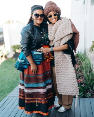Lunathi Mampofu Instagram - Wrapped not just in fabric, but in grace. Winter becomes a sacred pause. In its stillness, I find sanctuary. Each breath a quiet prayer, each step a meditation on becoming. I’m not just surviving the season. I’m letting it soften me, soul first. ❄️🙏🏾🤍
📸: @avsninc
