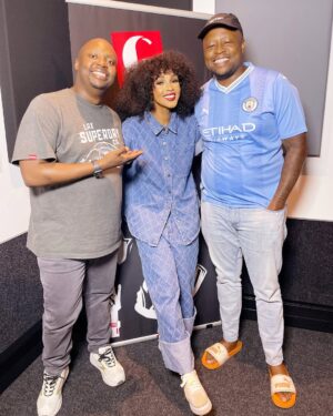 Lunathi Mampofu Instagram - An awesome time @gagasifm with @djnaves & @sphectacula @zistolive ! Great fun we had!
NEW WEEK
NEW ENERGY
NEW BLESSINGS
NEW EXPERIENCES
NEW OPPORTUNITIES 🤞🏾
To many more! See you soon! 🙏🏾📻✨❤️🎬