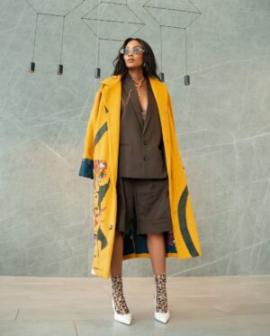 Lunathi Mampofu Instagram - With a brave heart… Anything is possible 🤎
📸: @andy_creationssa