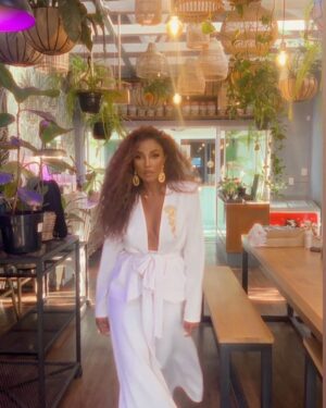 Lunathi Mampofu Instagram - Walking into 2025… five days late, but still stepping in with grace, confidence, and my own timing. ✨ Remember, it’s never about when you arrive — it’s how you show up that matters lovers ♥️! 

#OwnYourJourney #2025Energy #OnMyTime #godstiming