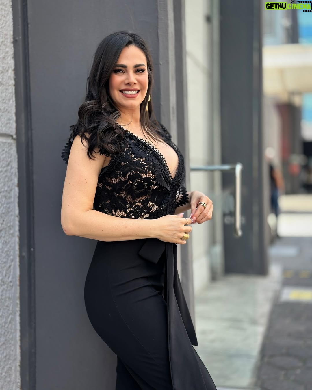 Luz Elena González - 36.9K Likes - ¡Bonita tarde para todos! Gracias por todas sus palabras de amor y bonitos deseos, les mando muchos besos y abrazos. 😘😘😘

#love #black #ootd #cool #fashion #instamood #instafashion #life #happy #woman