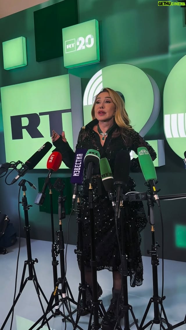 Lyubov Uspenskaya - 46.2K Likes - Всем привет, мои дорогие! 

В пятницу по приглашению Маргариты была на торжественном юбилейном вечере — 20 лет телеканала RT в Большом театре. Масштаб события захватывает дух. Это был прекрасный вечер, подаривший мне много положительных эмоций. После официальной части — речи нашего президента Владимира Владимировича Путина и Маргариты Симоньян, на исторической сцене Большого показали балет «Пиковая дама». Благодарю всю команду телеканала за организацию и профессионализм, отдельная благодарность Маргарите Симонян за стойкость и честность перед собой, перед нами, желаю телеканалу RT дальнейшего развития, постижения новых высот. 

Ваша Люба ❤️